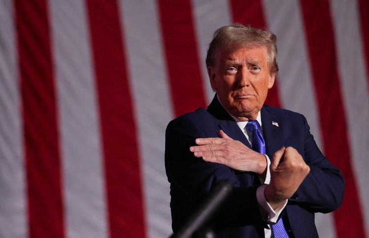 Ved et vælgermøde i Latrobe, Pennsylvania 19. oktober kaldte Donald Trump sin politiske modstander for en »lortevicepræsident«, hvilket udløste klapsalver fra tilhørerne. Foto: Brian Snyder/Ritzau Scanpix