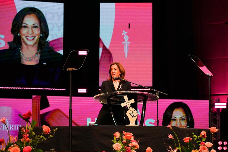 Vicepræsident Kamala Harris fyldte 60 år søndag og fejrede blandt andet sin fødselsdag med et besøg i en kirke i Georgia. Foto: Megan Varner/Ritzau Scanpix