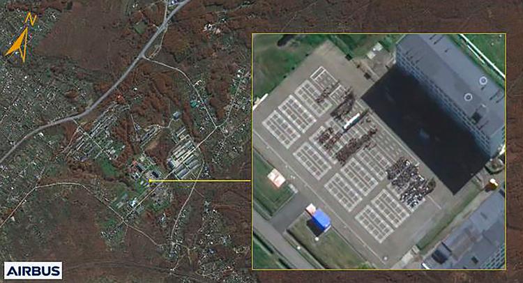 Satellitbilleder offentliggjort af Sydkoreas efterretningstjeneste i sidste uge viser angiveligt nordkoreanske soldater på russisk jord. Foto: Handout/Ritzau Scanpix