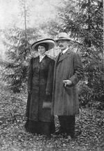 Knut Hamsun og Marie Hamsun omkring 1909. Foto: Public Domain