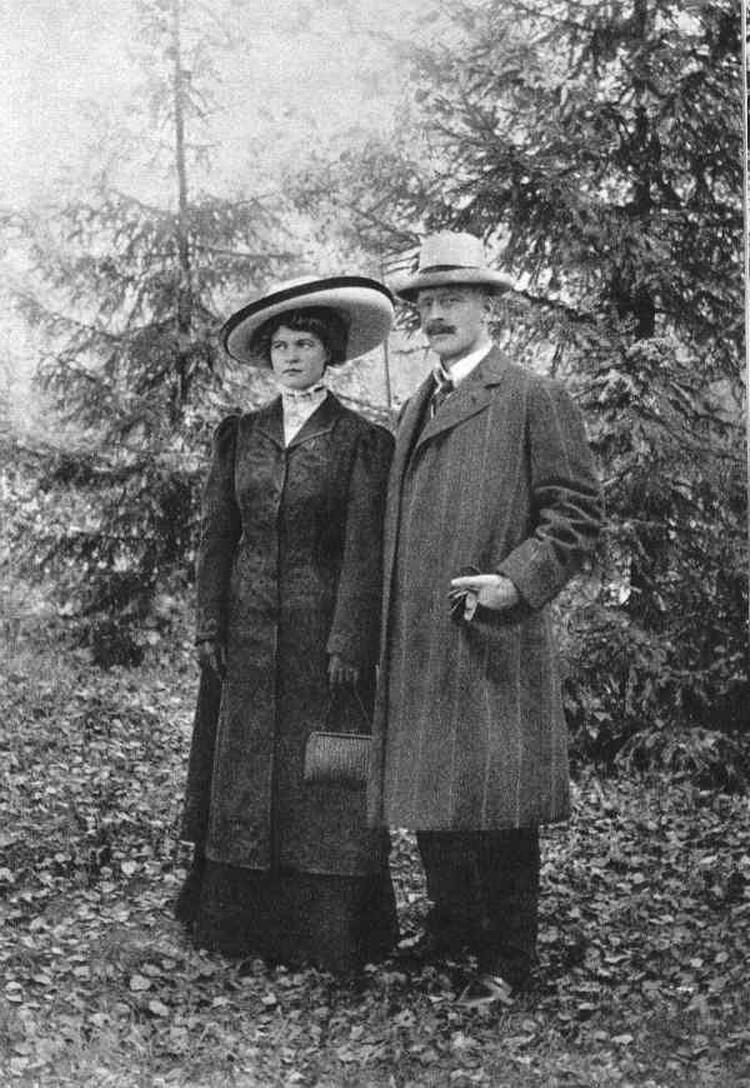 Knut Hamsun og Marie Hamsun omkring 1909. Foto: Public Domain