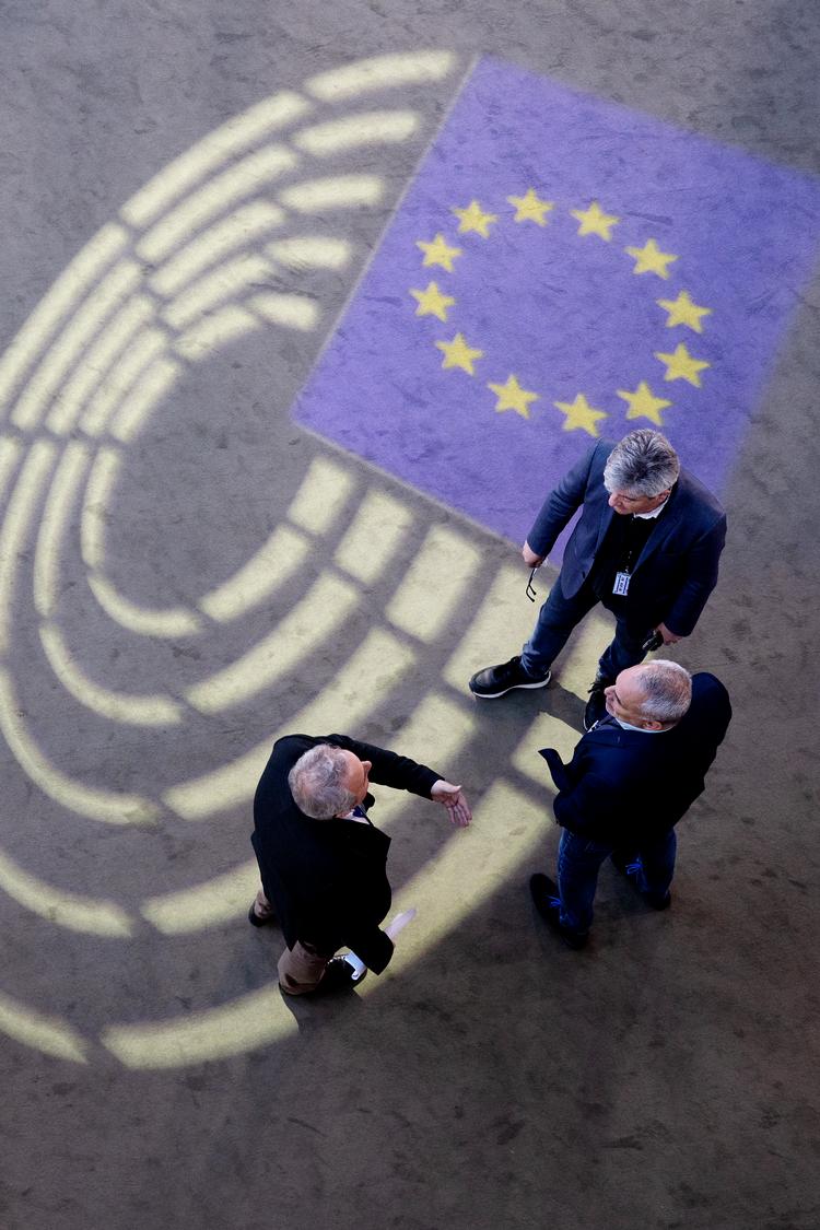 Europa-Palamentet vedtog tirsdag med stort flertal at bevilge Ukraine et lån på 35 milliarder euro. Alle danske EU-parlamentarikere stemte for - undtagen Dansk Folkepartis Anders Vistisen.  Foto: Thomas Borberg/Ritzau Scanpix