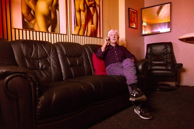 I lidt over 30 år har Carl Nielsen drevet BodyBio på Vesterbro sammen med sin mand, Johnny. Foto: Signe Lægsgaard
