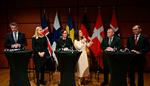 Den tyske udenrigsminister Annalena Baerbock (nr, 3 fra højre) i selskab med de fem underskrivere af en erklæring til Israels parlament, udenrigsministrene fra de Island, Finland, Sverige, Danmark og Norge, Thordis Kolbrun Reykfjord Gylfadottir, Elina Valtonen, Maria Malmer Stenergard,  Lars Løkke Rasmussen (M) og Espen Barth Eide i Berlin. Foto: Ralf Hirschberger/Ritzau Scanpix