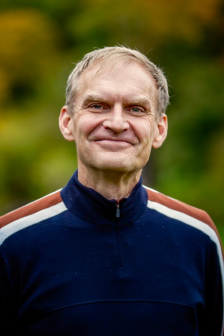 »Det er ikke et forfatterhjem plus litteraturhus plus fuglereservat. Det er alle tre ting i én. Det håber jeg at kunne forene endnu mere«, siger Jakob Malling Lambert, som er ny direktør for Rungstedlund. Foto: Annemette Kuhlmann