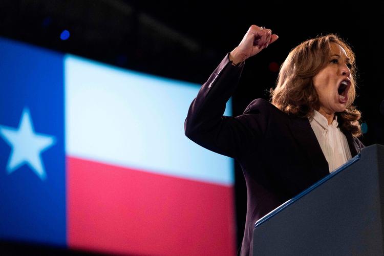 De seneste valg har The Washington Post støttet demokratiske kandidater som Joe Biden, Hillary Clinton og Barack Obama. Men avisen vil ikke bakke op om Kamala Harris. Her ses præsidentkandidaten i Houston i Texas 25. oktober 2024.  Foto: Roberto Schmidt/Ritzau Scanpix