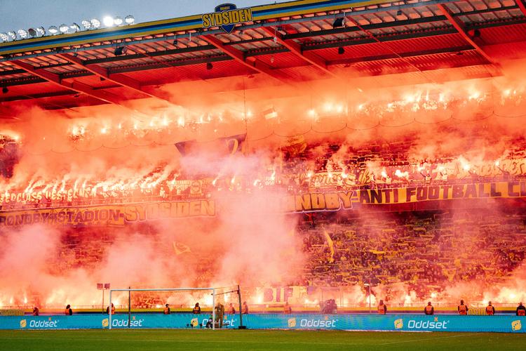 Både aftenen inden og i timerne op til kampstart var der store problemer mellem Brøndby- og FCK-fans. Foto: Mads Claus Rasmussen/Ritzau Scanpix