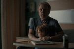 Billy Crystal er børnepsykiateren, der hjemsøges af en dreng (spillet af Jacobi Jupe) i 'Before'. Foto: Apple TV+