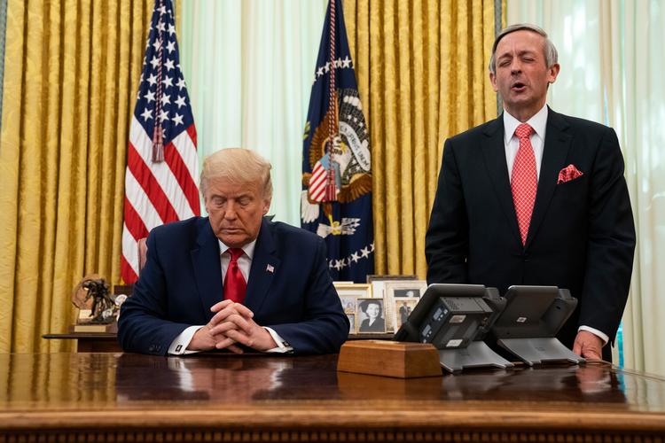 Den succesrige evangeliske prædikant Robert Jeffress var religiøs rådgiver for Donald Trump, da han var præsident, og han er stadig en af Trumps vigtige støtter. Foto: Evan Vucci/Ritzau Scanpix