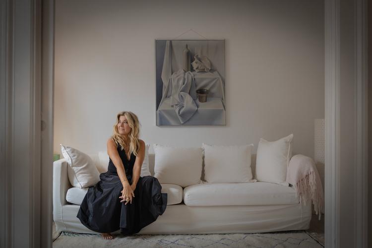 Paprika Steen synes selv, at hendes vigtigste bedrift er, at hun turde få et barn: »Jeg havde kendt min eksmand i 4 måneder. Han var 29, og jeg var 34. Det krævede meget mod af mig at turde det, fordi jeg var så karrieredrevet«.  Foto: Miriam Dalsgaard