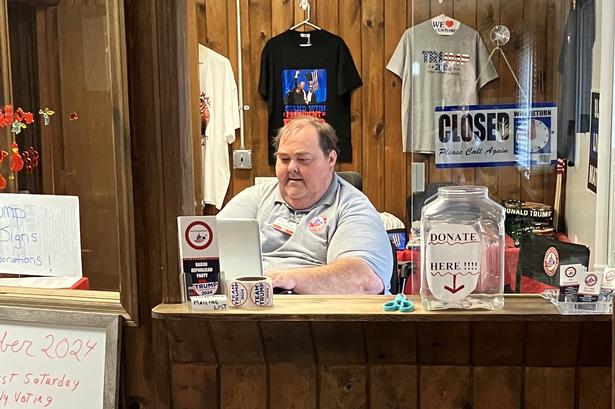 Ed Henderson på sit kontor i byen Clayton i det nordøstlige Georgia.  