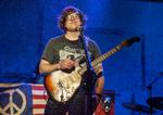 Der er med årene blevet færre livekoncerter for Ryan Adams, der lider af en alvorlig ørelidelse. Nu fylder den amerikanske musiker 50 år.  Foto: Barry Brecheisen/Ritzau Scanpix