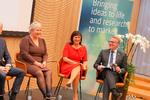 Uddannelses- og forskningsminister Christina Egelund (M), indenrigs- og sundhedsminister Sophie Løhde (V) og  erhvervsminister Morten Bødskov (S) præsenterede regeringens nye strategi for life science på BioInnovation Institute i København. Foto: Emil Helms/Ritzau Scanpix