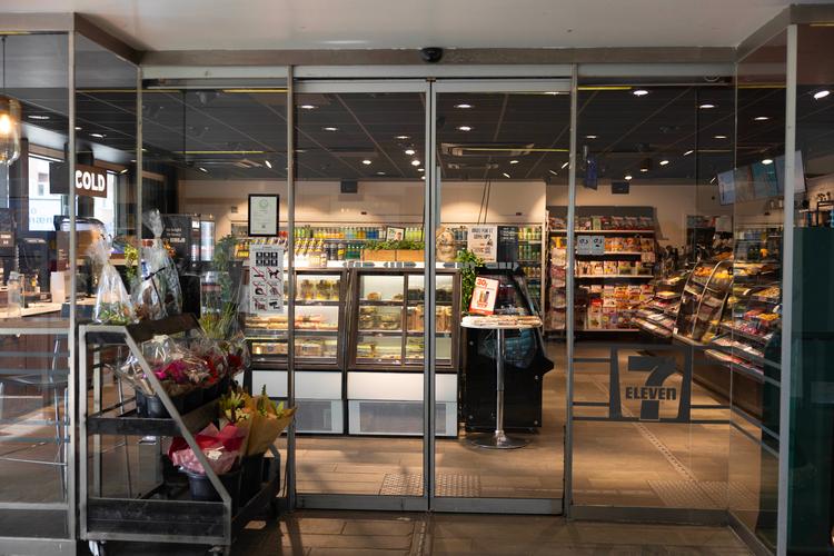 Det var 7-Eleven her på Svanemøllen Station, som blev plyndret af Brøndby-fans søndag 1. september. Foto: Signe Lægsgaard