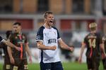 AGF's forsvarsstyrmand Fredrik Tingager jubler efter målet til 1-0. Senere blev det højdramatisk med to sene scoringer.  Foto: Ernst van Norde/Ritzau Scanpix