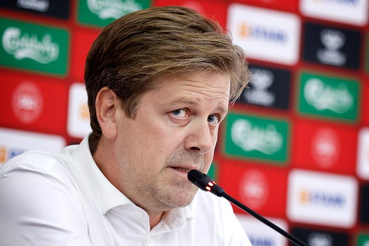 Som lidenskabelig fodboldfan må jobbet som direktør i DBU have været et drømmejob for Jakob Jensen. Men allerede efter tre år trak Slotsholmen igen i embedsmanden, er nu fylder 50.  Foto: Jens Dresling