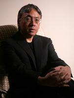 Kazuo Ishiguro var 62, da han fik Nobelprisen. Og bekræftede på den måde sin egen tese om, at forfattere som regel er i 60'erne, når de modtager prisen for det arbejde, de lavede, mens de var i 30'erne. Nu fylder han 70.  Foto: Ap Photo/carlo Allegri/ASSOCIATED PRESS
