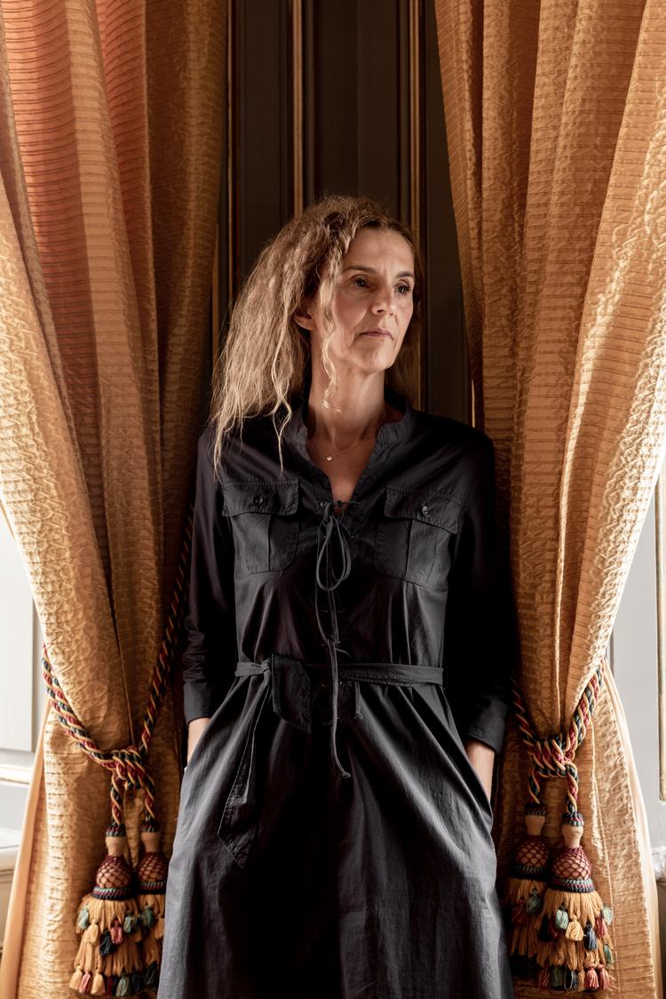 Delphine de Vigan (f. 1966) fik sit store gennembrud med 'Alt må vige for natten'. Nu er hendes roman fra 2005 'Un soir de décembre' udkommet på dansk.  Foto: Mads Nissen