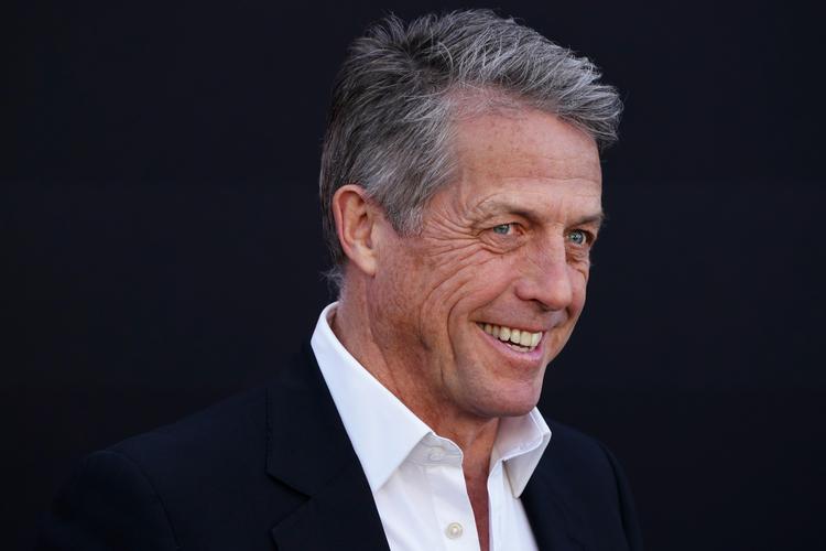 Hugh Grant startede karrieren som ærkebritisk førsteelsker og storcharmør. På det seneste har hans roller været besynderlige og til tider uhyggelige. Foto: Jordan Strauss/Ritzau Scanpix