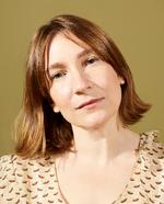 Sheila Heti er i dag i slutningen af 40'erne. Spørgsmålet om børn eller ej er besvaret og lukket for hendes vedkommende. Men alle overvejelserne lever videre i romanen 'Moderskab'.  Foto: Steph Martyniuk