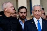 Der har gennem længere tid været uenigheder mellem premierminister Benjamin Netanyahu og forsvarsminister Yoav Gallant (tv). Foto: Amir Cohen/Ritzau Scanpix