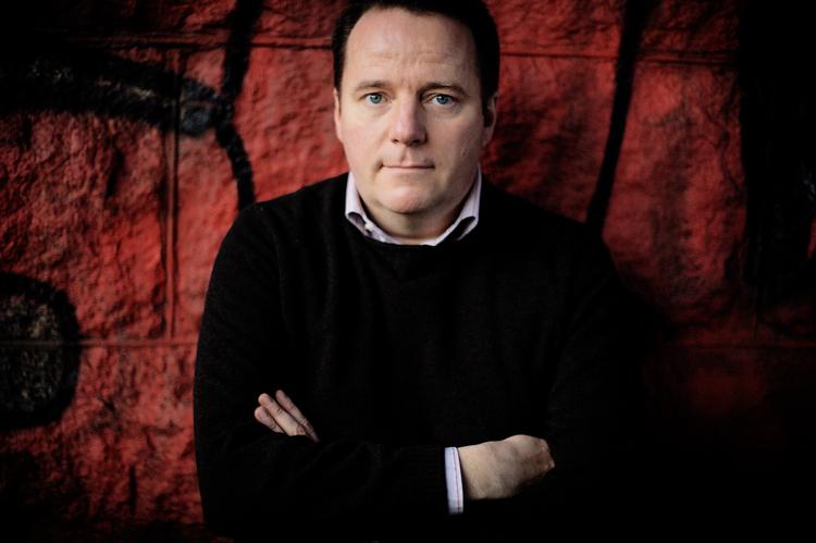 Peter Flinth blev uddannet fra Filmskolen samtidig med Thomas Vinterberg, Per Fly og Ole Christian Madsen, som han udviklede et vigtigt kammeratskab med. Nu fylder han 60.  Foto: Jan Grarup