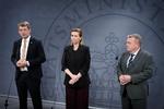 Tre topministre var mødt frem for at kommentere amerikanernes valg af Donald Trump som præsident: Foruden statsminister Mette Frederiksen (S) var det forsvarsminister Troels Lund Poulsen (V) (tv.) og udenrigsminister Lars Løkke Rasmussen (M).    Foto: Jens Dresling