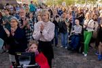 Personer med handikap, deres pårørende og støtter demonstrerede i maj på Christiansborg Slotsplads. Det var en protest mod magt, tvang og politiske besparelser på handikapområdet. I oktober fik de opbakning i deres kritik fra FN's handikapkomité.   Arkivfoto:  Mads Nissen