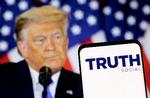 Truth Social er blevet anklaget for at slette opslag med abortstøtte og Trump-kritik. Nu er det den primære kommunikationskanal for USA’s næste præsident.  Foto: Dado Ruvic/Ritzau Scanpix
