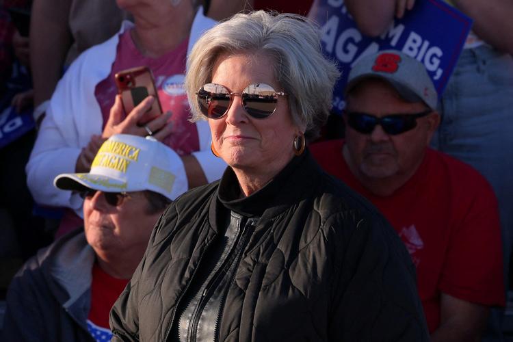 »Vi kalder hende 'the ice baby'«, sagde Donald Trump om sin nye stabschef efter valgsejren. Susie Wiles foretrækker at være i baggrunden.  Foto: Brian Snyder/Ritzau Scanpix