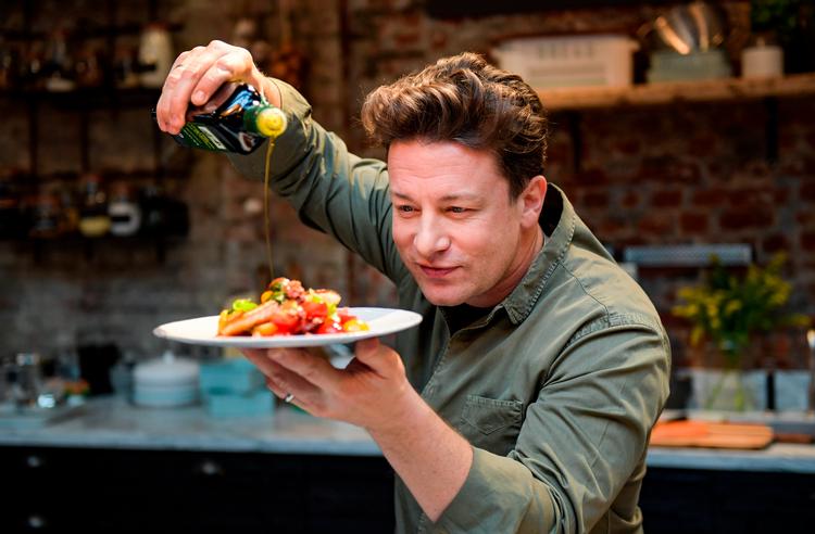 Jamie Oliver er mest kendt som kok og kogebogsforfatter, men har også slået sig på børnebøger. Det har nu vakt vrede blandt Australiens oprindelige folk. Foto: Axel Heimken/Ritzau Scanpix