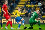 Havde dommeren fløjtet, inden Brøndbys Mathias Kvistgaarden scorede til 1-0 mod FC Nordsjælland? Det spørgsmål vil blive diskuteret længe, men målet fik lov at stå efter et langt VAR-tjek. Foto: Mads Claus Rasmussen/Ritzau Scanpix