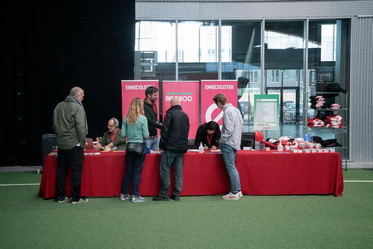 For at spare penge har Enhedslisten besluttet, at årsmøder også kan afholdes digitalt. I 2022 blev der dog holdt et fysisk møde i Hafnia Hallen. Og det bliver der igen, når det ekstraordinære årsmøde skal holdes i næste måned.  Arkivfoto Emil Agerskov