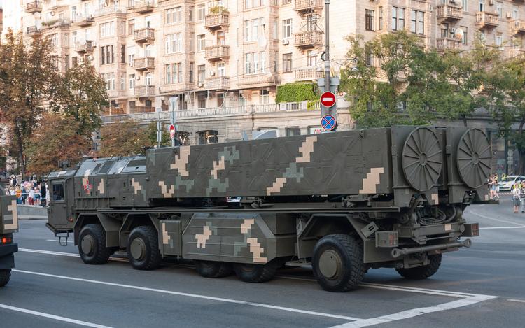 Ved en militærparade i 2021 præsenterede den ukrainske forsvarsindustri for første gang det, der kan være den mobile affyringsrampe til Hrim-2-missilerne. Foto: Wikimedia Commons/VoidWanderer