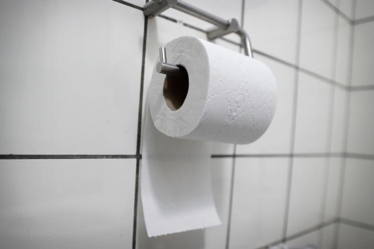 Denne artikels forfatter må en tur på toilettet som led i regionens tilbud om screening for tarmkræft. Foto: Jens Dresling