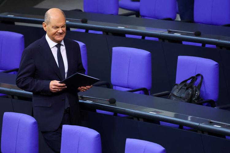 Den tyske kansler, Olaf Scholz, tog den glade mine på, da han onsdag talte til Forbundsdagen og erklærede sig klar til nyvalg i februar Foto: Lisi Niesner/Ritzau Scanpix