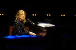 Diana Krall er her i 2018 med til at fejre Joni Mitchells 75 års fødselsdag i Los Angeles. Nu fylder hun selv 60. Foto: imagespace/Ritzau Scanpix