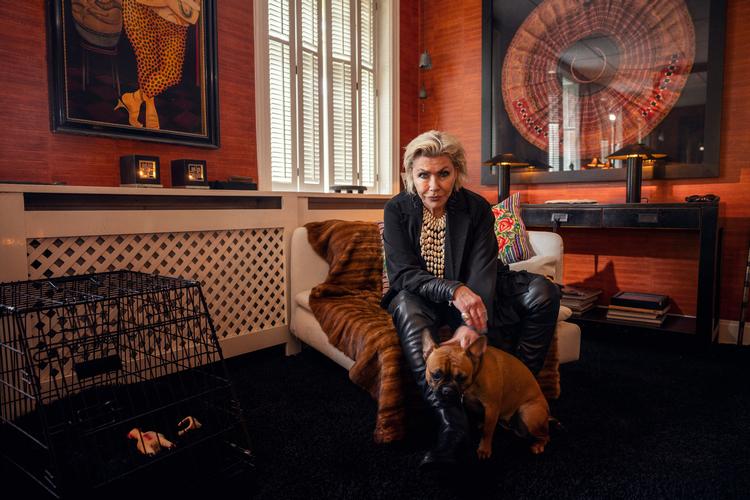 Fie Adamas blev fra barnsben opmuntret til at tænke frit og gå efter sine drømme. Hun omsætter stadig sin livsglæde og fantasi til maksimale oplevelser.   Nu fylder hun 75. Foto: Nicolai West