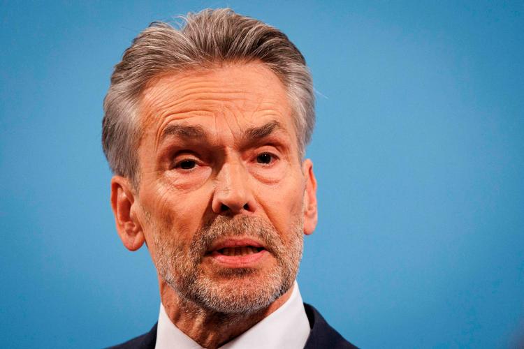 Sent fredag aften lyder det fra den hollandske premierminister, Dick Schoof, at man er nået frem til en aftale om, at der ikke er flere ministre, der vil begære deres afsked. Foto: Simon Wohlfahrt/Ritzau Scanpix