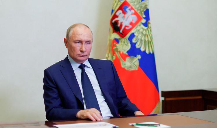 Putin godkender skærpet atomdoktrin. Den ses som en reaktion på, at USA ifølge flere medier har tilladt Ukraine at angribe mål i Rusland. Foto: Gavriil Grigorov/Ritzau Scanpix