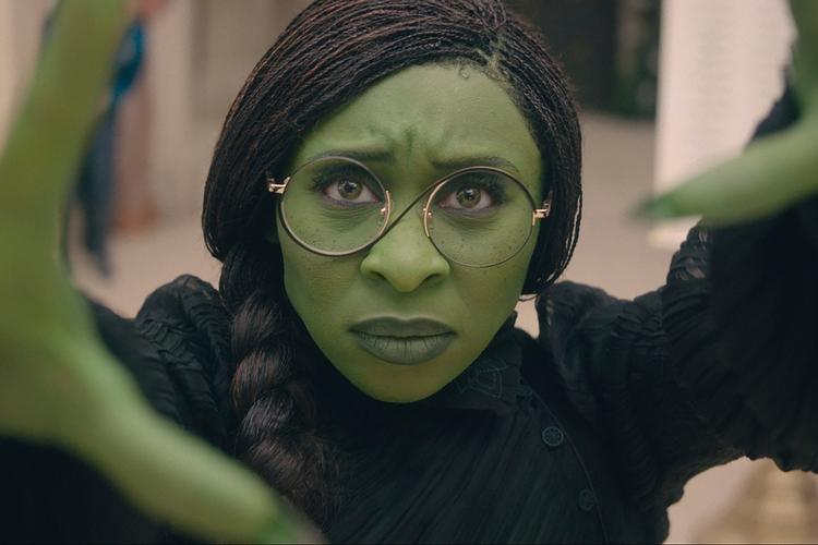 'Shrek' har længe haft monopol på farven grøn i musical-genren, men nu er den onde heks fra det vilde vesten kommet ind i kampen.  Foto: UIP