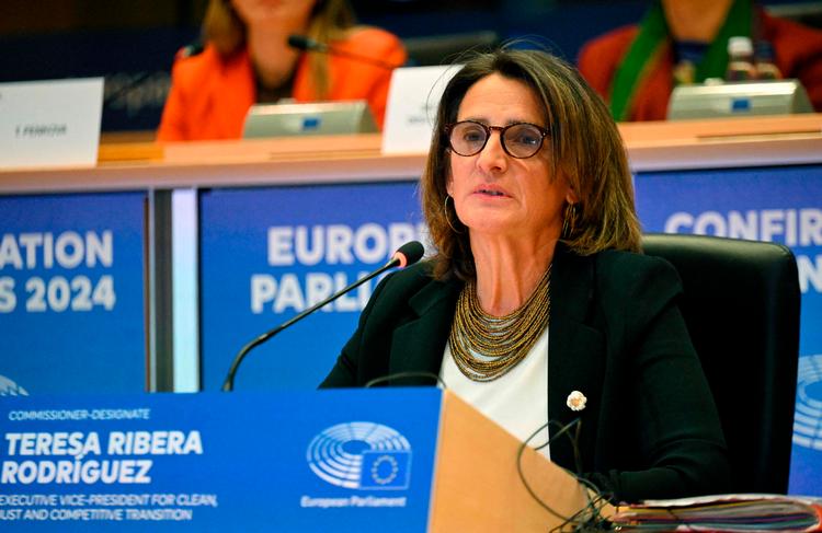 Den spanske kommissærkandidat Teresa Ribera var en af de sidste, der manglede at få grønt lys af EU-Parlamentet. Nu ser det ud til, at alle brikker er faldet på plads.  Foto: Nicolas Tucat/Ritzau Scanpix