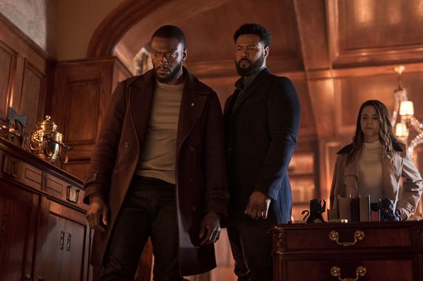 Aldis Hodge er fremragende som den geniale efterforsker Alex Cross, der også er enlig far og sørgende enkemand. Still/Amazon Prime Video. Foto: Amazon Prime Video