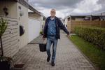 Smeden Ronald Salomonsen på 80 år er en af de efterhånden mange danskere, der arbejder, selv om de har nået folkepensionsalderen. Men hvis man er begyndt at få sin ratepension udbetalt, er det dyrt at vende tilbage til arbejdsmarkedet. Foto: Benjamin Krog