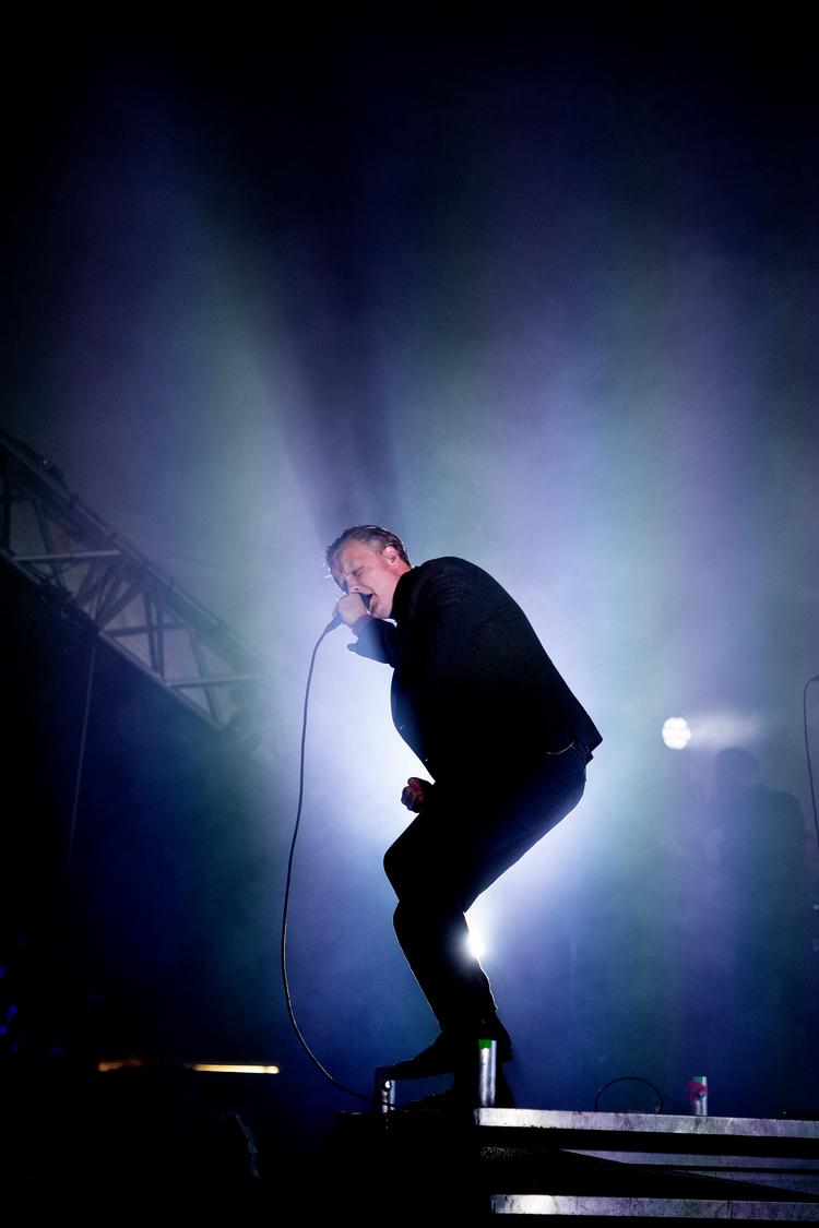 Normalt er Sebastian Wolff i front for det danske rockband Kellermensch. Her er han fanget under en koncert på Heartland Festival i sommer. Foto: Thomas Borberg