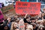 Danske Gymnasieelevers Sammenslutning har strejket og demonstreret mod for regeringens forslag om besparelser på undervisningen i gymnasiet. Spareforslagene er fjernet fra finansloven, som blev præsenteret fredag. Foto: Jens Dresling