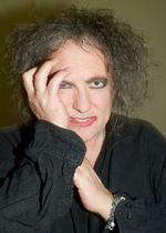 2025. Robert Smith ligner ikke bare sig selv på indersiden, men også på ydersiden. 
