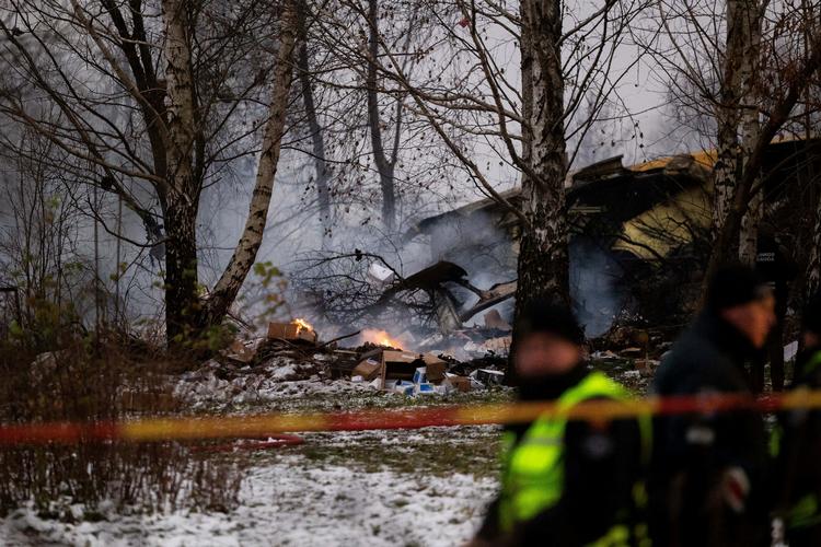 En person om bord på flyet blev dræbt, da det styrtede ned. Foto: Lukas Balandis/Ritzau Scanpix