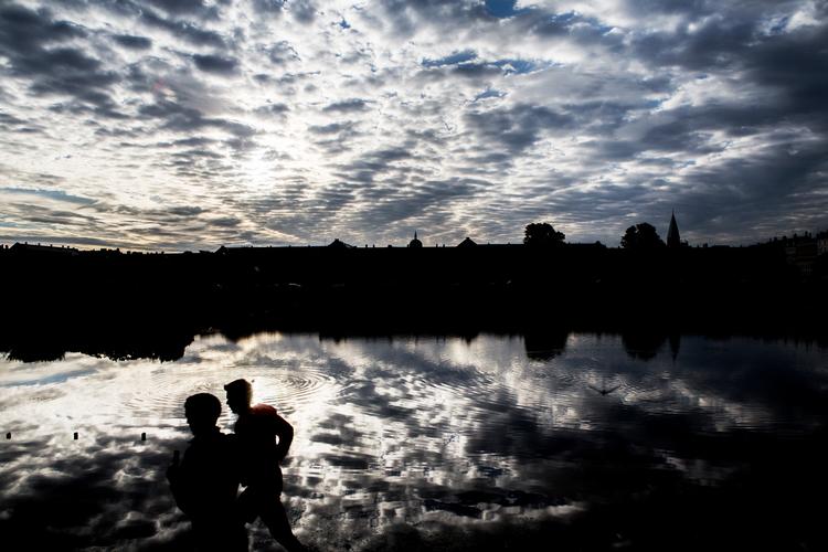 »Jeg regner med, at der hele weekenden vil være plads til solen,« lyder det fra DMI Foto: Simon Fals