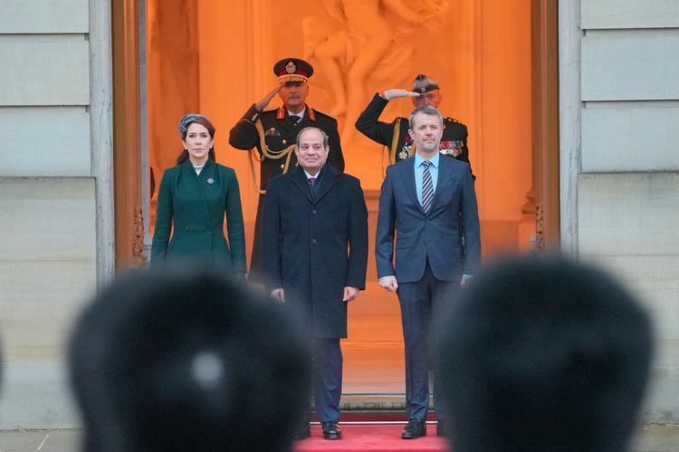 Kongeparret byder Egyptens præsident Abdel Fattah al-Sisi velkommen til Amalienborg Slot i København. Foto: Emil Helms/Ritzau Scanpix
